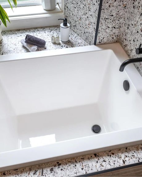 Small Deep Bathtub from Omnitub